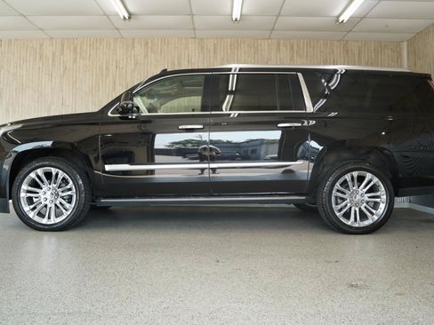 Used 2019 Cadillac Escalade ESV Premium Luxury w/ LPO, Radiant Package AWD/4WD image 5