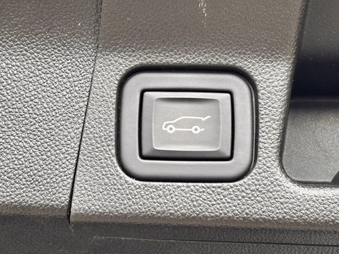 Used 2023 GMC Acadia Denali w/ Denali Ultimate Package FWD image 30