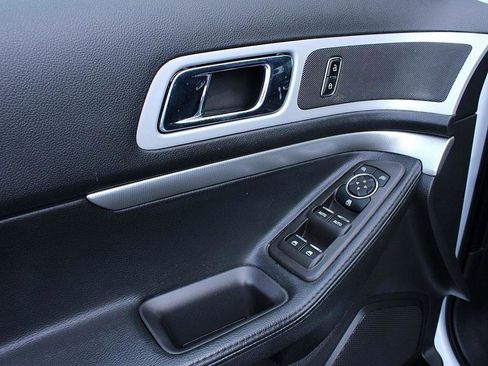 Used 2014 Ford Explorer XLT image 8