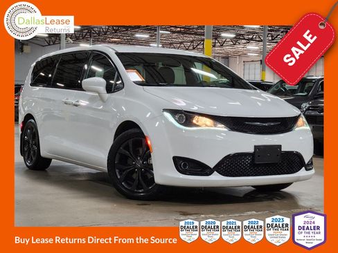 Used 2019 Chrysler Pacifica Touring Plus w/ S Appearance Package FWD image 1