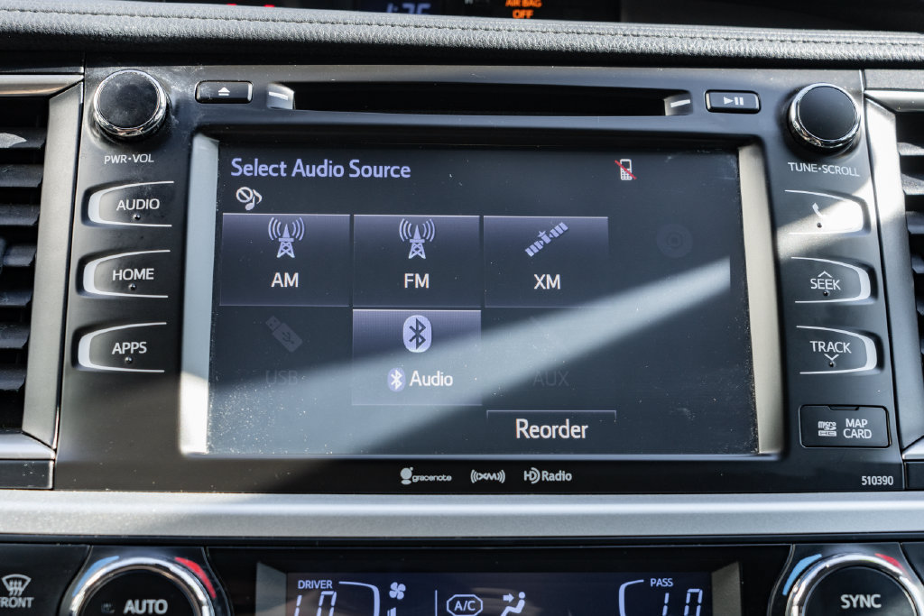 Used 2019 Toyota Highlander XLE AWD/4WD image 17