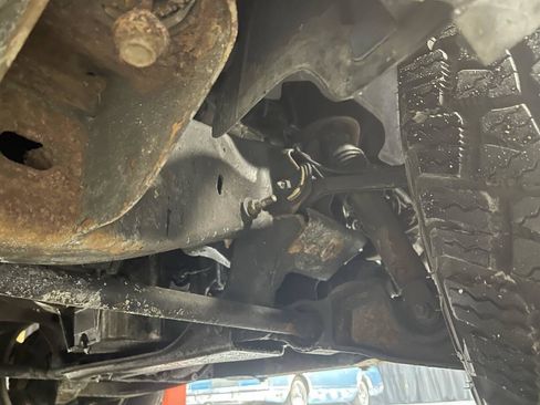 Used 2002 Chevrolet Avalanche 1500 4dr 4WD Crew Cab SB w/ Off-Road Suspension Pkg image 25