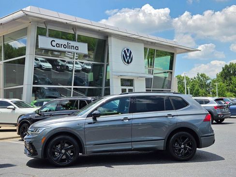 Certified 2024 Volkswagen Tiguan SE R-Line FWD image 2