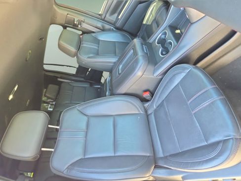 Used 2021 Chevrolet Suburban RST AWD/4WD image 19