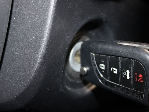 Used 2018 Toyota Camry SE image 24