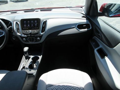 Certified 2024 Chevrolet Equinox LT AWD/4WD image 17