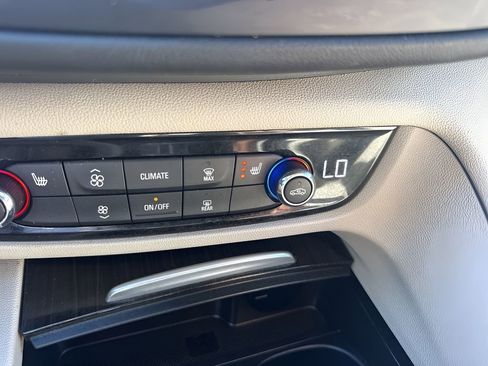 Used 2018 Buick Regal Essence image 20