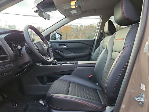 Certified 2025 Nissan Rogue SV image 14