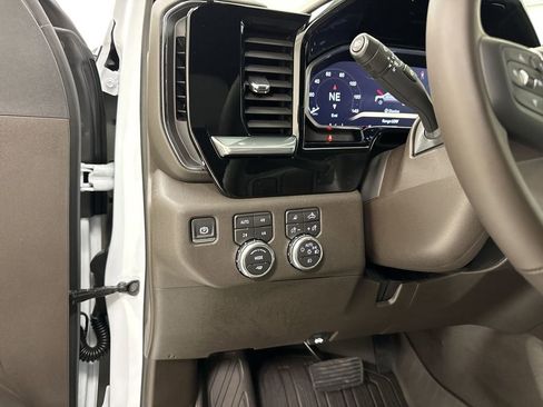 New 2026 GMC Sierra 3500 SLT w/ SLT Convenience Package image 18