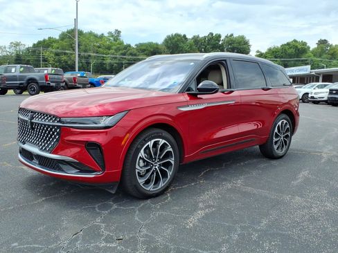 Used 2025 Lincoln Nautilus Reserve AWD/4WD image 4