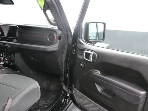Used 2024 Jeep Wrangler Unlimited Rubicon w/ Convenience Group AWD/4WD image 11