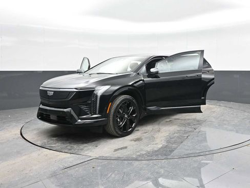 New 2025 Cadillac Optiq Sport 2 w/ LPO, ONYX Package image 38