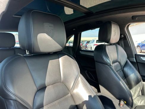Used 2015 Porsche Macan Turbo AWD/4WD image 32