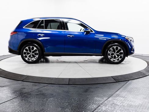 Used 2025 Mercedes-Benz GLC 350e 4MATIC w/ Driver Assistance Package image 34