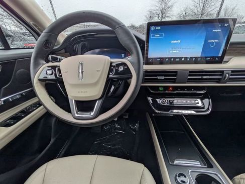 New 2026 Lincoln Corsair Reserve image 13