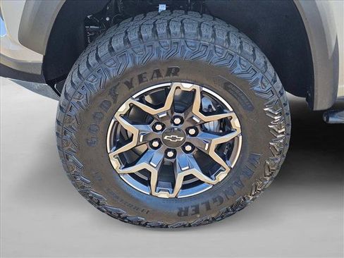 Used 2025 Chevrolet Colorado ZR2 w/ Technology Package AWD/4WD image 22