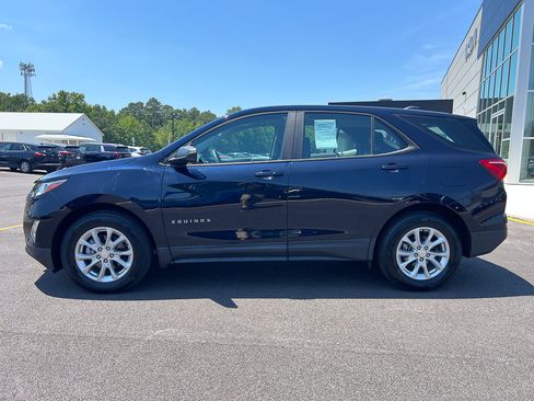 Used 2021 Chevrolet Equinox LS FWD image 2