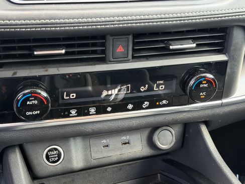 Used 2023 Nissan Rogue SV AWD/4WD image 19