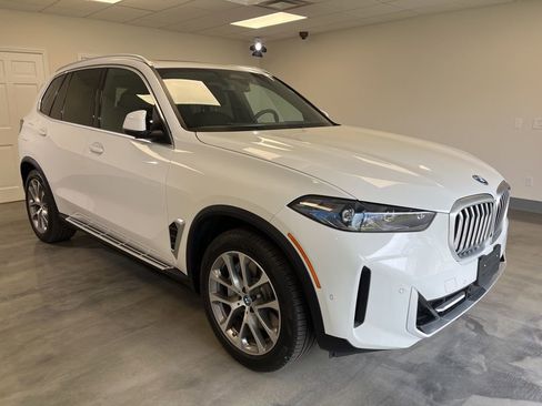 Used 2025 BMW X5 xDrive50e image 1