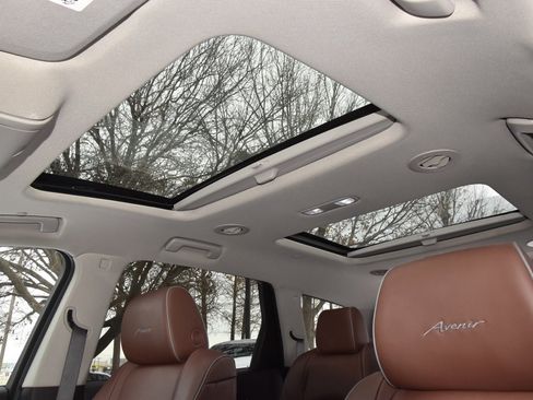 Used 2020 Buick Enclave Avenir w/ Avenir Technology Package image 33