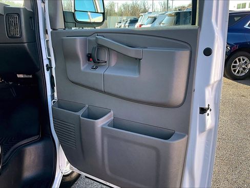 Used 2018 Chevrolet Express 2500 LT w/ LT Preferred Equipment Group image 19