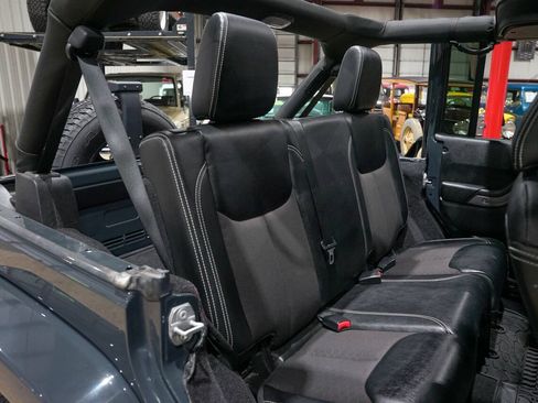 Used 2017 Jeep Wrangler Unlimited Sport AWD/4WD image 21
