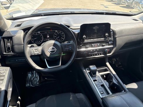 Used 2024 Nissan Pathfinder SV image 9