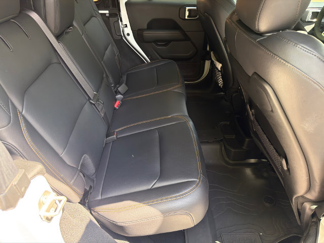 Used 2024 Jeep Wrangler Unlimited Sahara AWD/4WD image 16