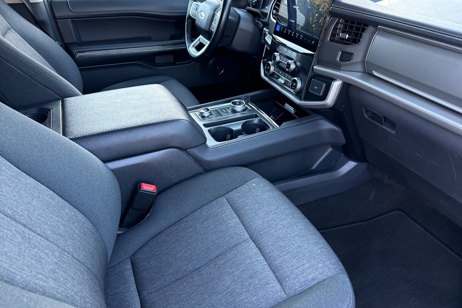 Used 2024 Ford Expedition XLT AWD/4WD image 21