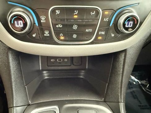 Used 2024 Chevrolet Equinox LT image 37