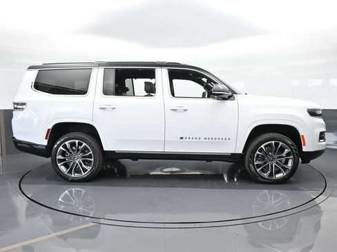 Used 2024 Jeep Grand Wagoneer Series III AWD/4WD image 7