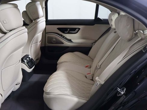 Used 2022 Mercedes-Benz S 500 4MATIC w/ 3D Technology Package image 36
