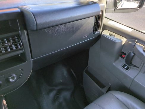 Used 2020 Chevrolet Express 2500 w/ Enhanced Convenience Package image 17