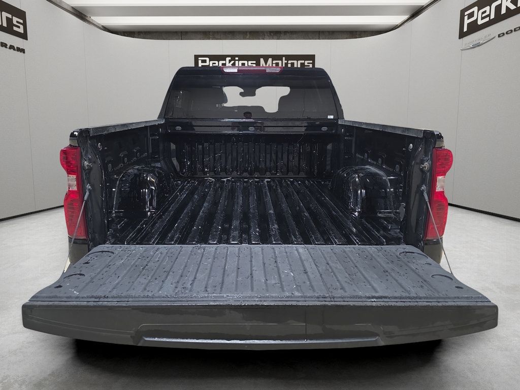 Used 2025 Chevrolet Silverado 1500 LT AWD/4WD image 11