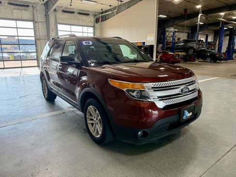 Used 2015 Ford Explorer XLT w/ Equipment Group 202B AWD/4WD image 4