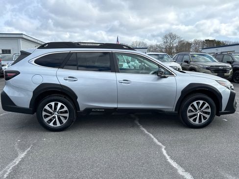 Used 2023 Subaru Outback Premium image 8