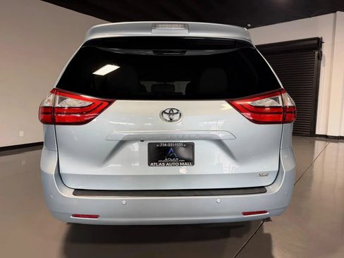 Used 2015 Toyota Sienna XLE Premium FWD image 5