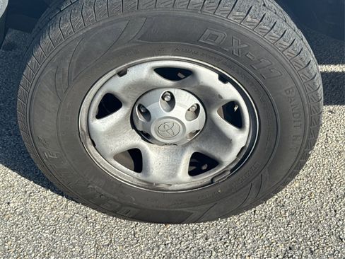 Used 2020 Toyota Tacoma SR image 15