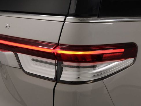 Used 2024 Lincoln Navigator Reserve image 13