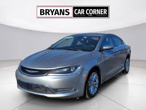 Used 2016 Chrysler 200 Limited image 1