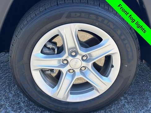 Used 2023 Jeep Compass Latitude AWD/4WD image 29