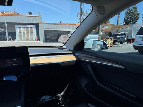 Used 2022 Tesla Model 3 Standard Range RWD image 18