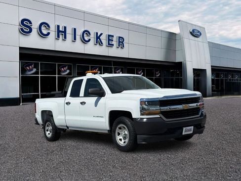 Used 2017 Chevrolet Silverado 1500 W/T w/ WT Convenience Package AWD/4WD image 1