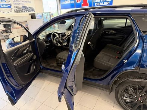 Used 2023 GMC Terrain SLE w/ Elevation Edition FWD image 13
