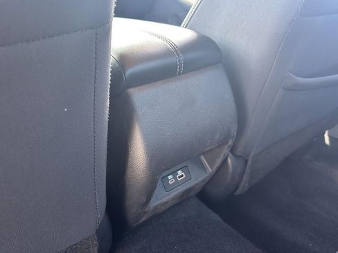 Used 2025 Nissan Altima 2.5 SV FWD image 31