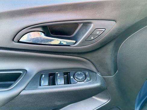 Used 2024 Chevrolet Equinox LT image 7