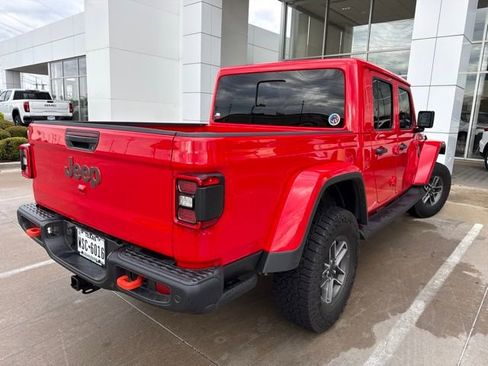 Used 2025 Jeep Gladiator Mojave AWD/4WD image 3