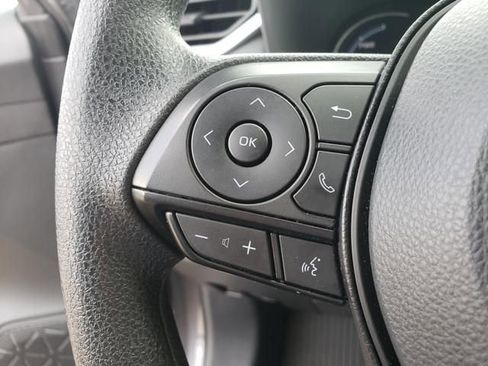 Used 2025 Toyota RAV4 XLE image 21