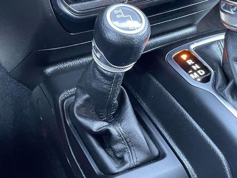 Used 2023 Jeep Gladiator Sport AWD/4WD image 30