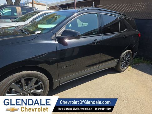 Used 2023 Chevrolet Equinox RS image 2